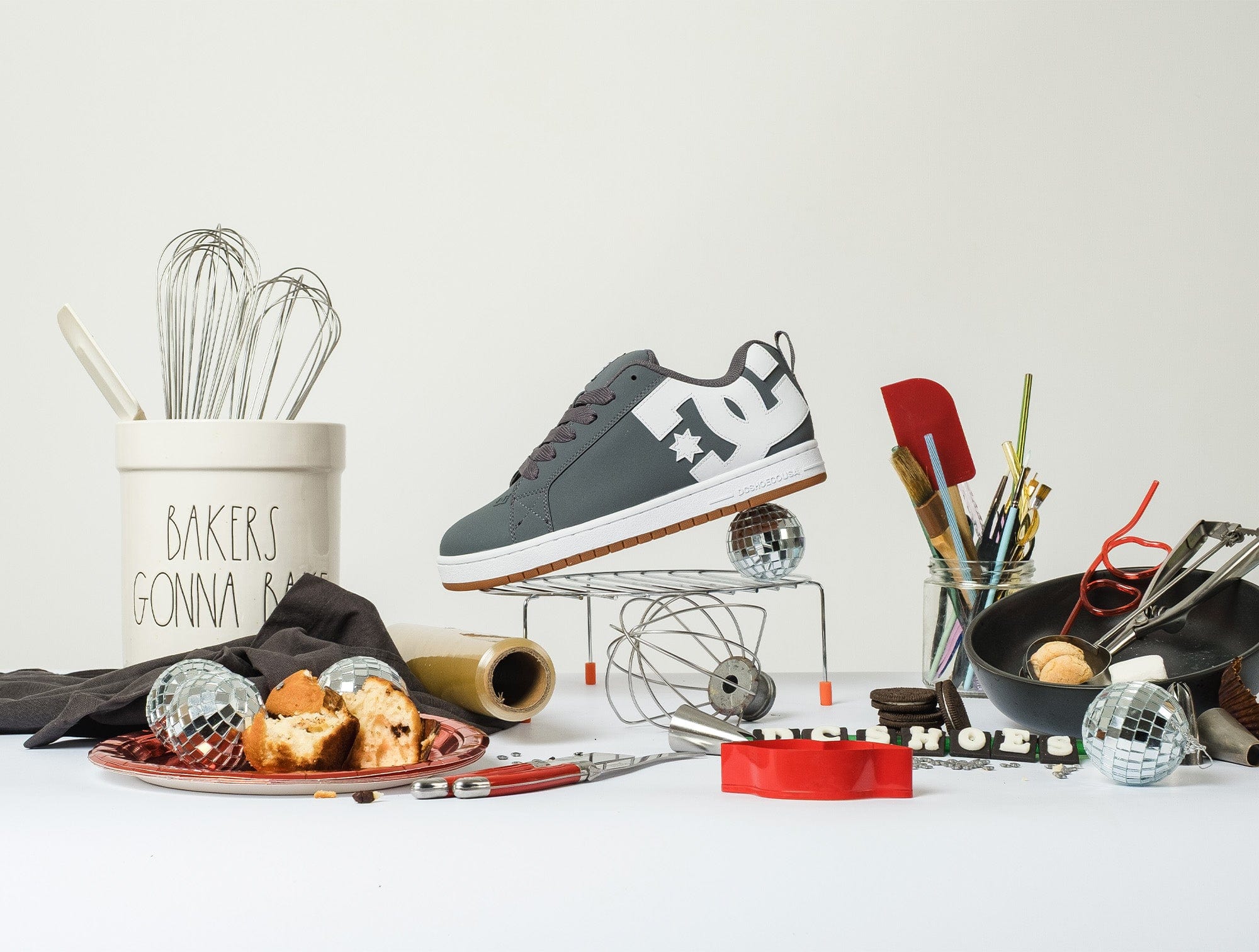 Zapatilla Dc Court Graffik Hombre Gris